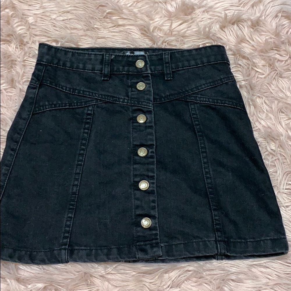 Top shop size 4 black jean skirt fits like size 2